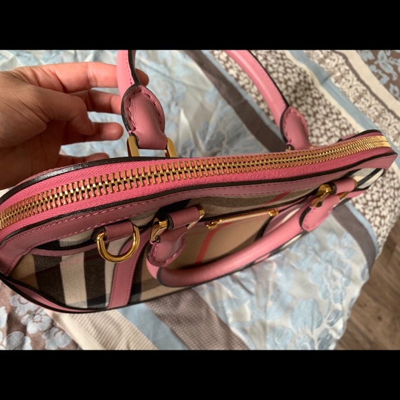 Burberry - Picture 10 of 15